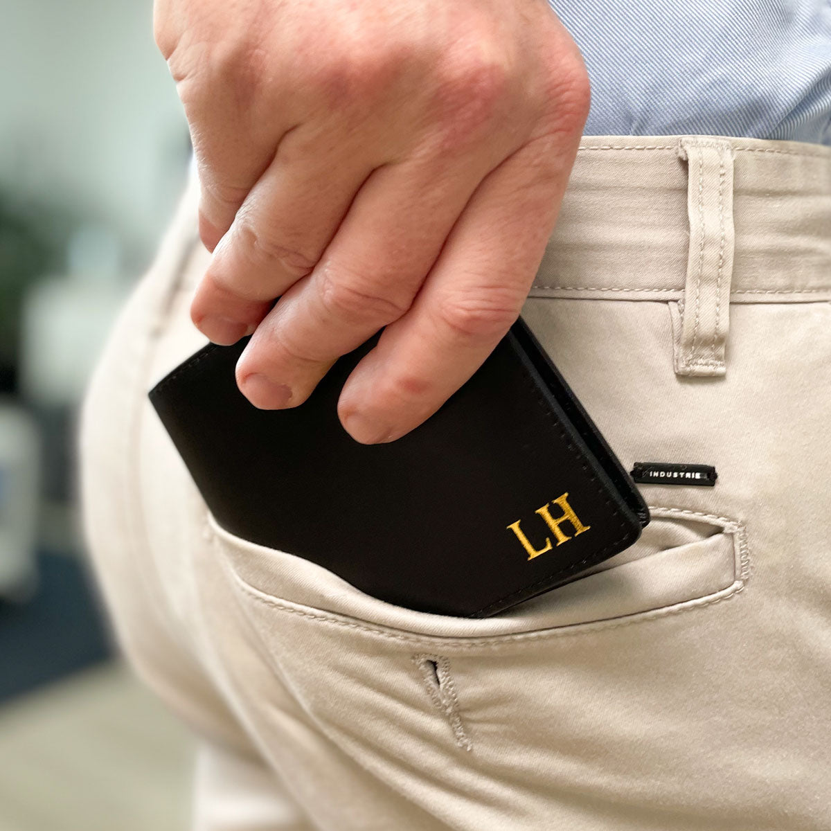 Genuine leather wallet with zipper