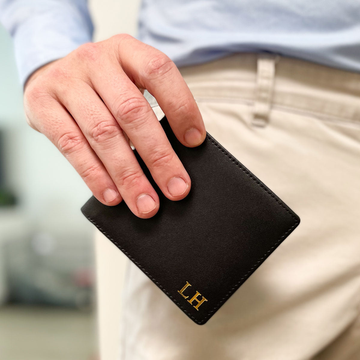 Genuine leather wallet with zipper